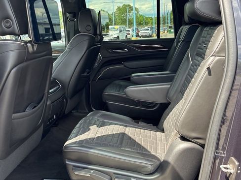 Used 2022 Cadillac Escalade ESV Sport Platinum AWD/4WD image 15