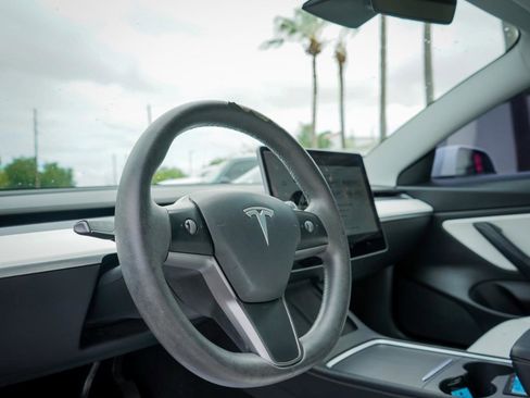 Used 2021 Tesla Model 3 Standard Range Plus RWD image 8