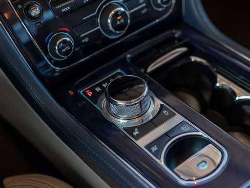Used 2012 Jaguar XJ L RWD image 33