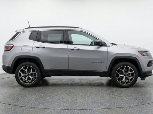 Used 2025 Jeep Compass Limited AWD/4WD image 11
