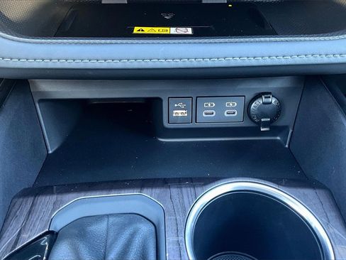 Used 2025 Toyota Highlander Platinum image 33