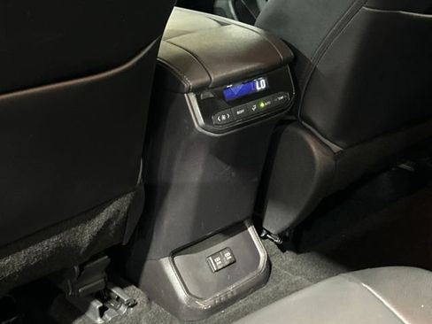 Used 2021 Toyota Highlander XLE AWD/4WD image 27