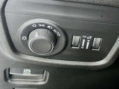 Used 2023 Jeep Grand Cherokee L Laredo RWD image 17