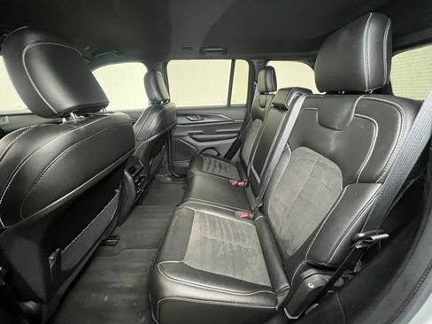 Used 2024 Jeep Grand Cherokee Altitude image 5