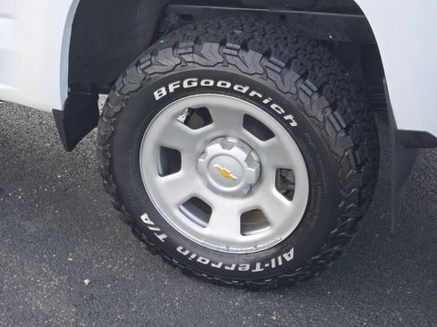 Used 2022 Chevrolet Colorado W/T w/ WT Convenience Package AWD/4WD image 17