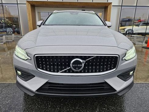 Used 2025 Volvo V60 B5 Cross Country Plus image 2