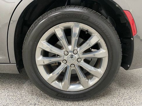 Used 2019 Chrysler 300 Limited image 18