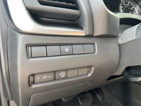 Used 2023 Nissan Rogue SV FWD image 13