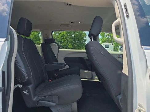 Used 2023 Chrysler Voyager LX FWD image 42
