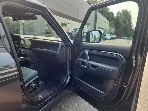New 2026 Land Rover Defender 130 X-Dynamic SE AWD/4WD image 19