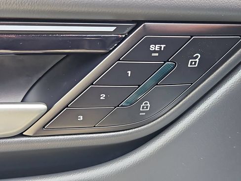 Certified 2025 Porsche Macan 4S Electric AWD/4WD image 24
