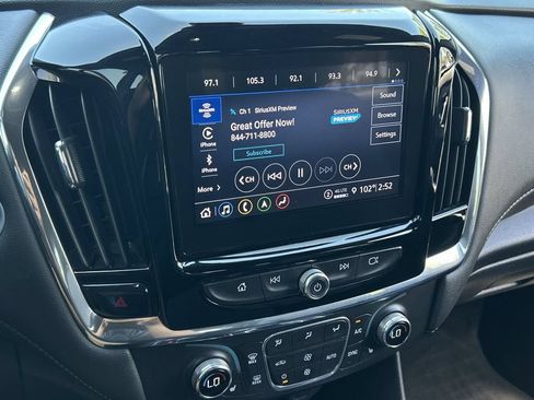 Used 2023 Chevrolet Traverse LT w/ LT Premium Package FWD image 13