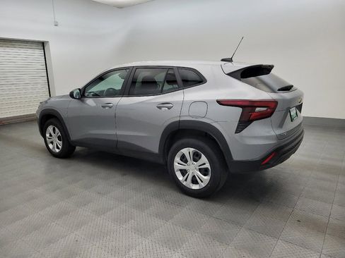 Used 2025 Chevrolet Trax LS FWD image 3