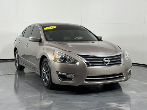 Used 2015 Nissan Altima 2.5 S w/ Special Edition Package FWD image 3