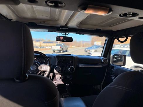 Used 2017 Jeep Wrangler Unlimited Sahara w/ Connectivity Group image 16