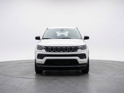 Used 2025 Jeep Compass Latitude AWD/4WD image 2