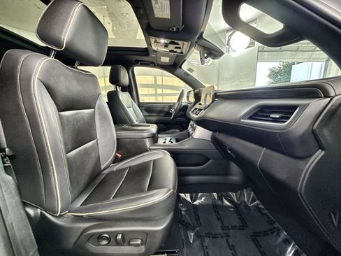 Used 2022 GMC Yukon XL SLT w/ SLT Premium Package image 28