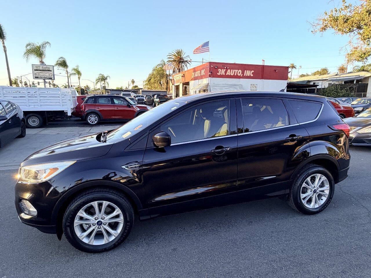 Used 2019 Ford Escape SE FWD image 3