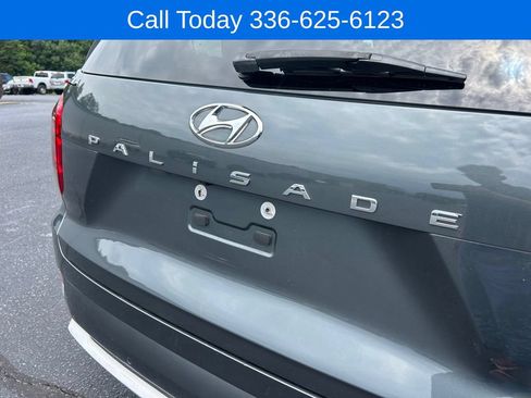 Used 2022 Hyundai Palisade Limited w/ Winter Package FWD image 11