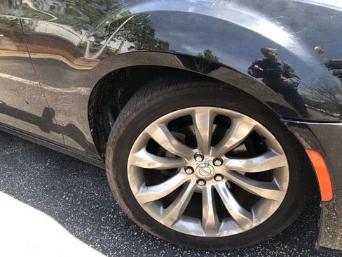 Used 2019 Chrysler 300 Limited image 4