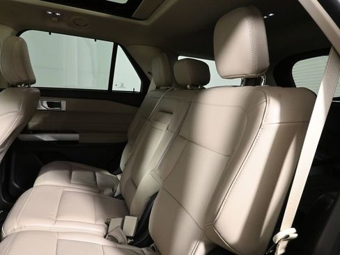 Used 2023 Ford Explorer Limited w/ Limited Technology Package AWD/4WD image 4