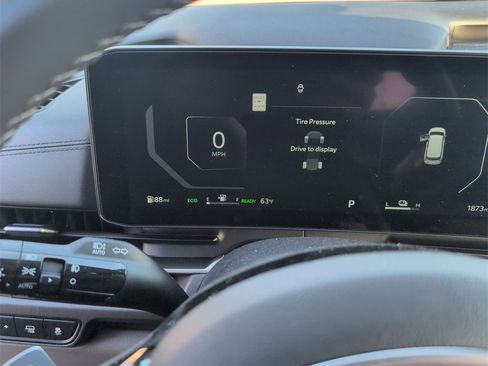 Used 2025 Kia Carnival SX image 10