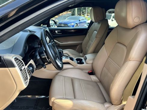 Used 2021 Porsche Cayenne Coupe image 24