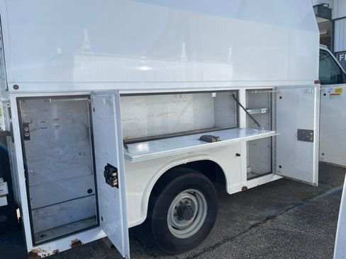 Used 2012 Ford E-350 and Econoline 350 Super Duty w/ Class I Trailer Tow Pkg image 9