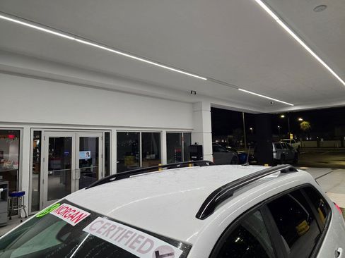 Used 2023 Jeep Cherokee Altitude Lux AWD/4WD image 11