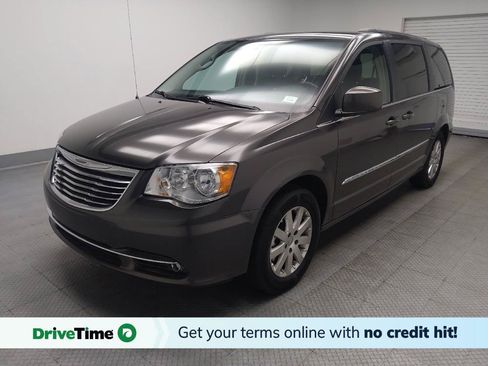 Used 2016 Chrysler Town & Country Touring FWD image 1