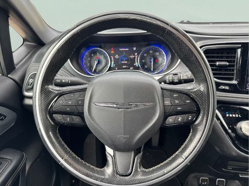 Used 2020 Chrysler Pacifica Limited FWD image 10