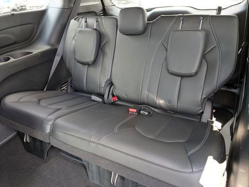 Used 2019 Chrysler Pacifica Touring-L w/ S Appearance Package FWD image 24