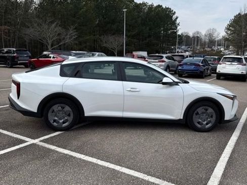 Certified 2025 Kia K4 LX image 24
