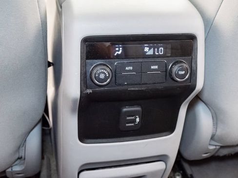 Used 2019 GMC Acadia SLE FWD image 19