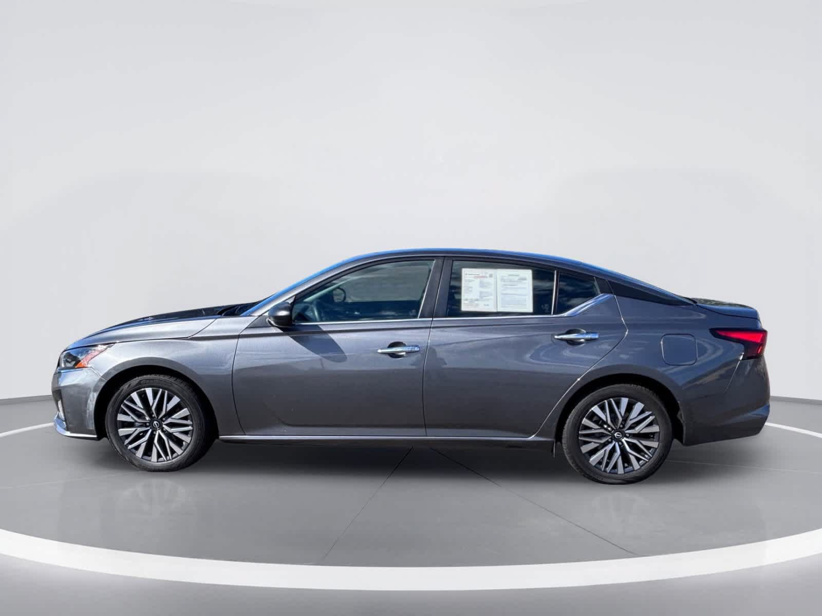 Used 2024 Nissan Altima 2.5 SV FWD image 4