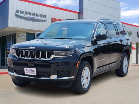 New 2025 Jeep Grand Cherokee L Laredo image 2