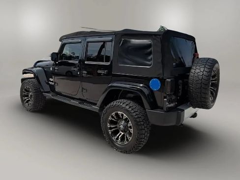 Used 2013 Jeep Wrangler Unlimited Sahara w/ Connectivity Group AWD/4WD image 3
