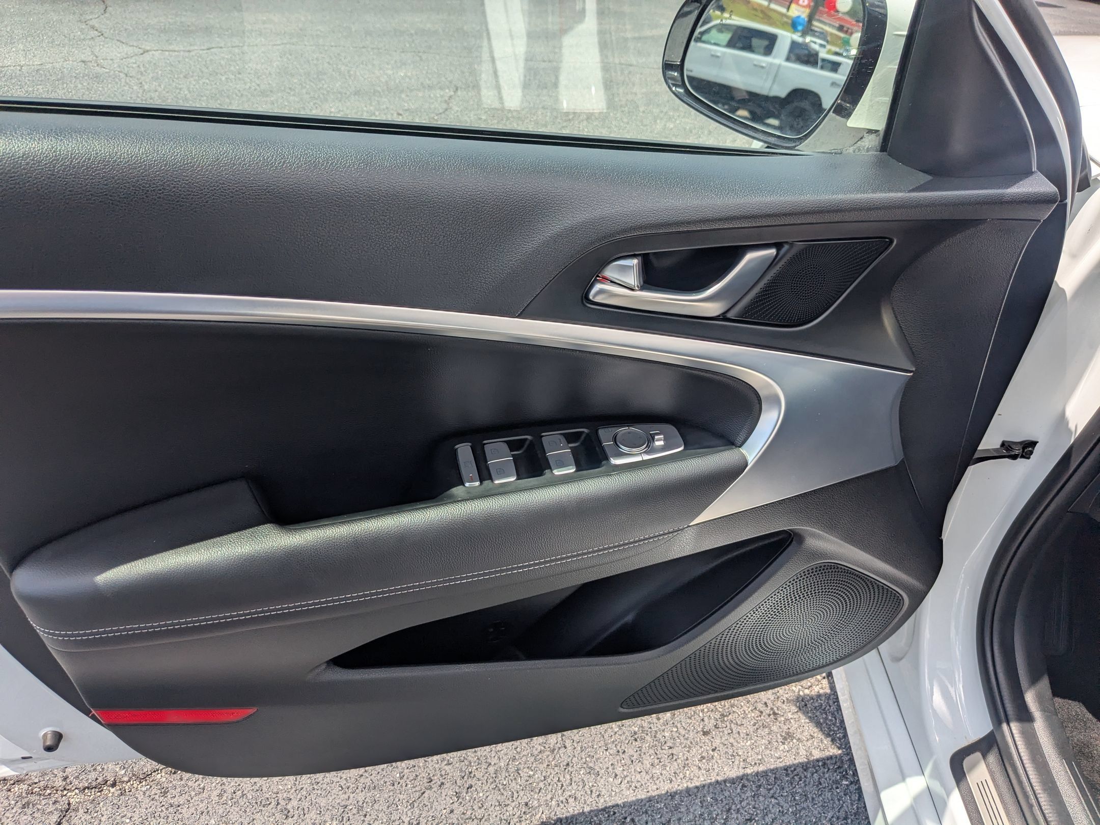 Used 2023 Genesis G70 2.0T AWD/4WD image 11