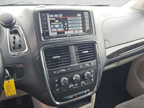 Used 2017 Dodge Grand Caravan SE w/ UConnect Hands-Free Group image 11