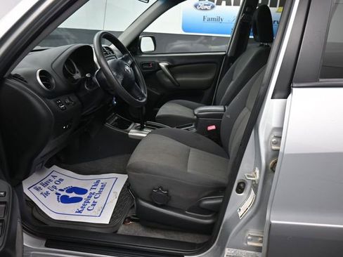 Used 2004 Toyota RAV4 2WD w/ Sport Pkg image 12