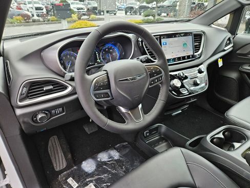 New 2026 Chrysler Voyager LX image 19