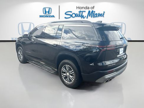 Used 2025 Chevrolet Traverse LT FWD image 5