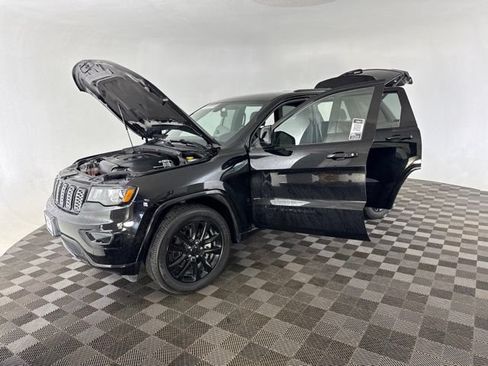 Used 2021 Jeep Grand Cherokee Laredo X AWD/4WD image 12