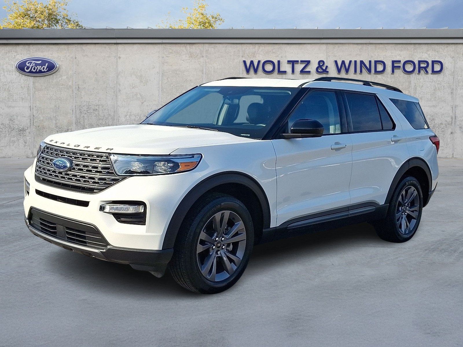 Used 2024 Ford Explorer XLT w/ Equipment Group 202A AWD/4WD image 3