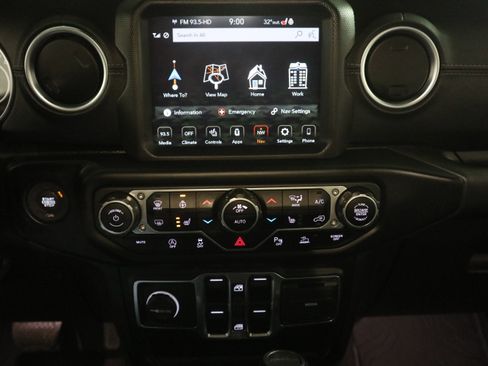 Used 2021 Jeep Gladiator Overland w/ Popular Equipment Package image 22