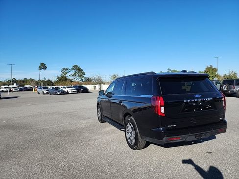 Used 2025 Ford Expedition Max Active image 9
