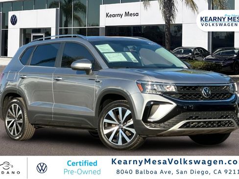 Used 2022 Volkswagen Taos SE image 1