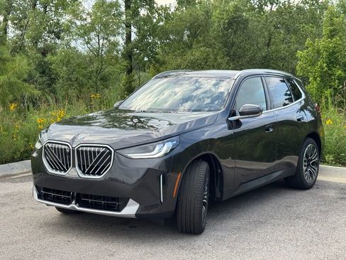 Used 2025 BMW X3 xDrive30i w/ Premium Package AWD/4WD image 3
