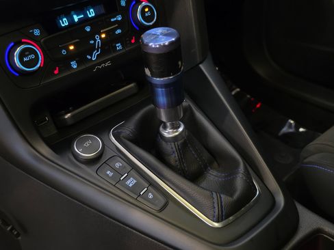 Used 2017 Ford Focus RS AWD/4WD image 28