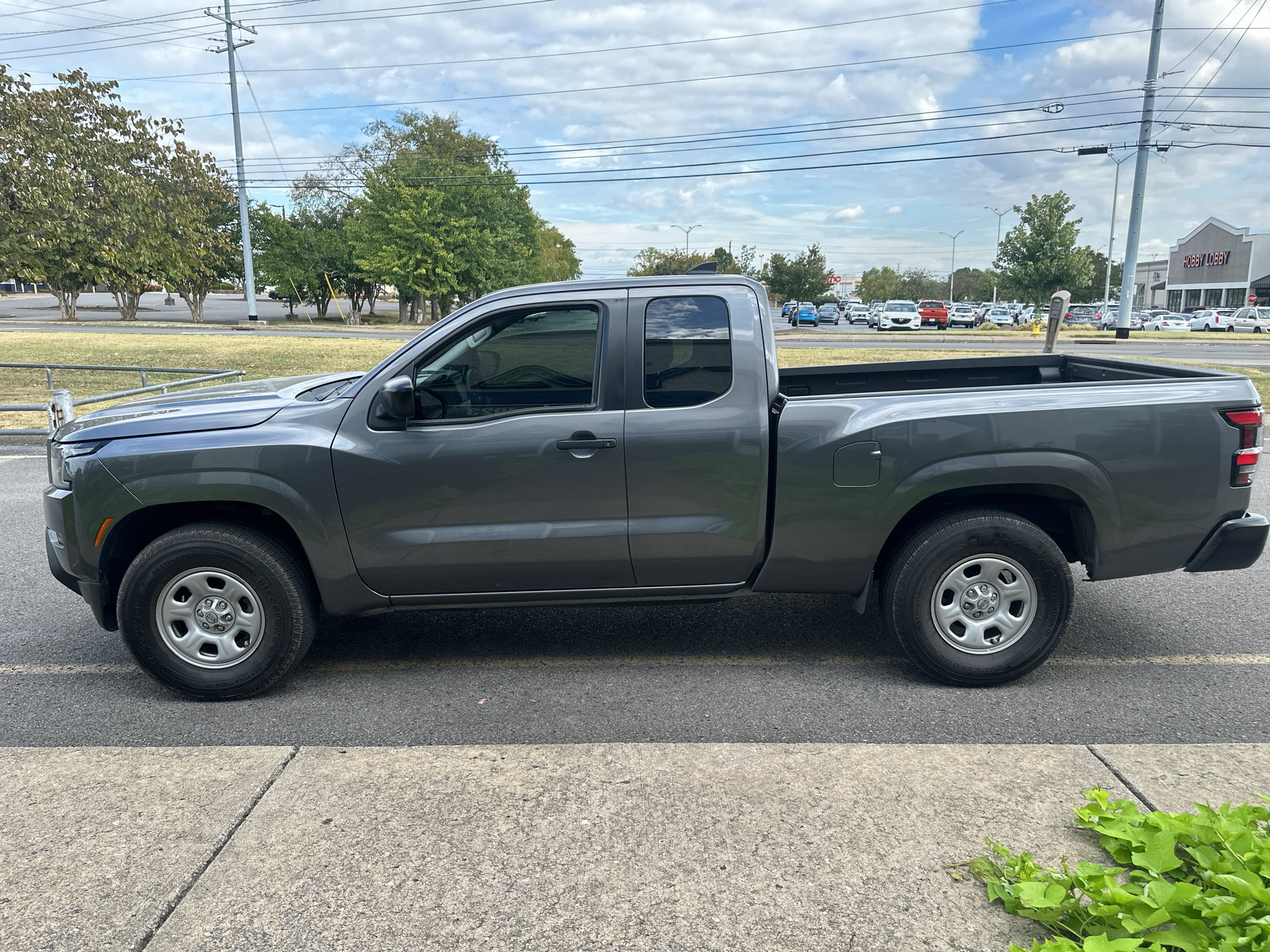 Used 2022 Nissan Frontier S RWD image 7